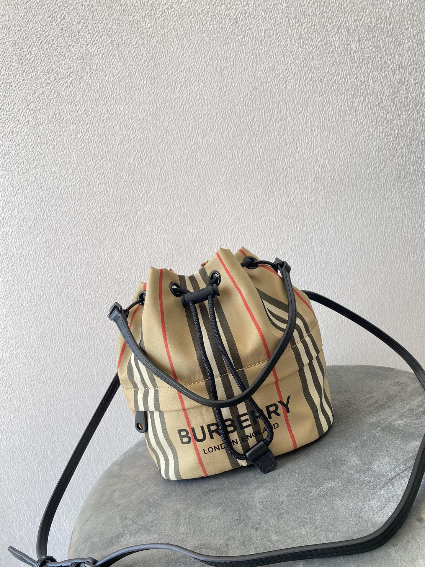 Burberry_Bucket-18X19.5C